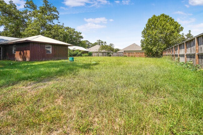 Building Photo - 700 Anderson Rd