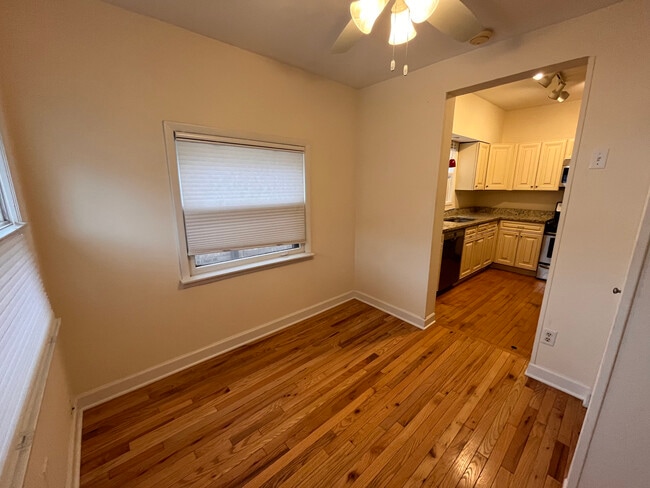 Building Photo - 5419 N Ravenswood Ave