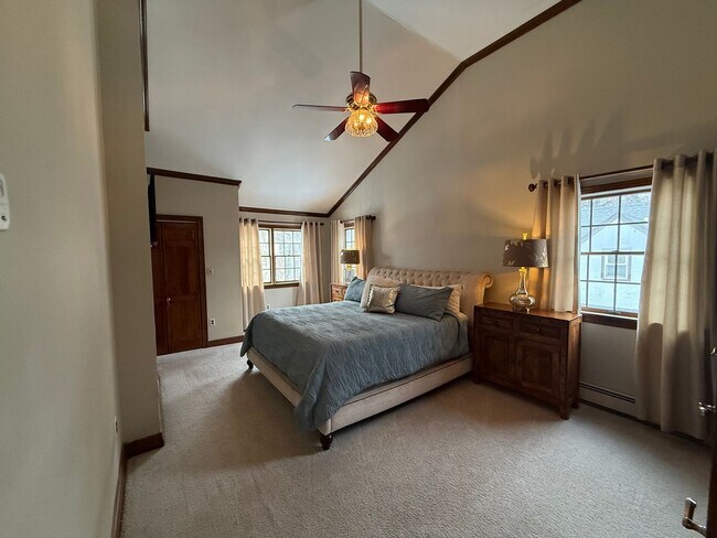 Building Photo - Spectacular 3 Bed/2.5 Bath Colonial in Freeport!