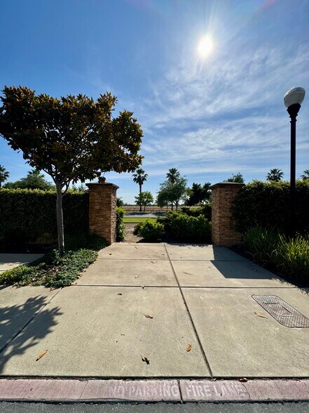 Building Photo - 3301 N Park Dr