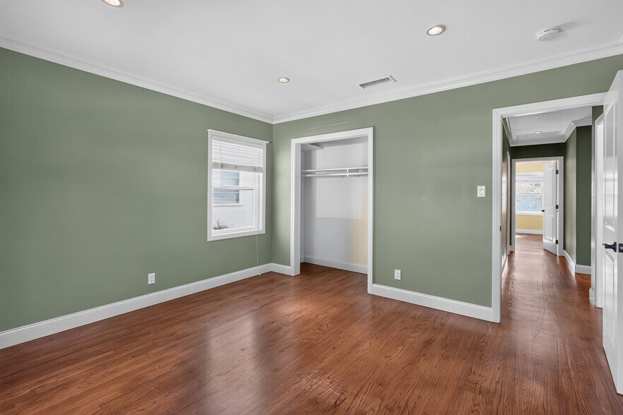 Building Photo - 7742 Dunbarton Ave