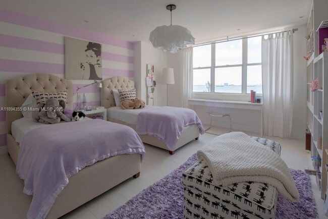 Building Photo - 1800 NE 114th St