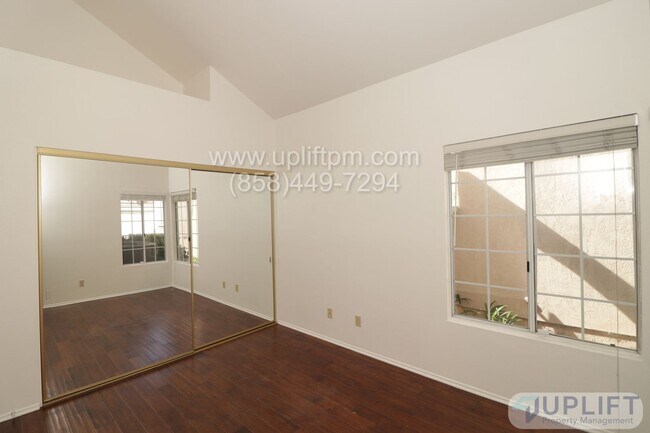 Building Photo - 3 Bed, 2 Bath Single Story Home