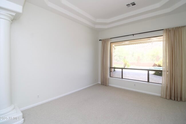 Building Photo - 902 E Desert Flower Ln