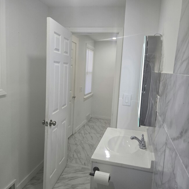 Building Photo - 1443 W 85th St