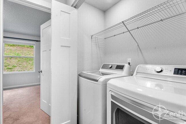 Building Photo - 4117 S Cyn Vw Cir