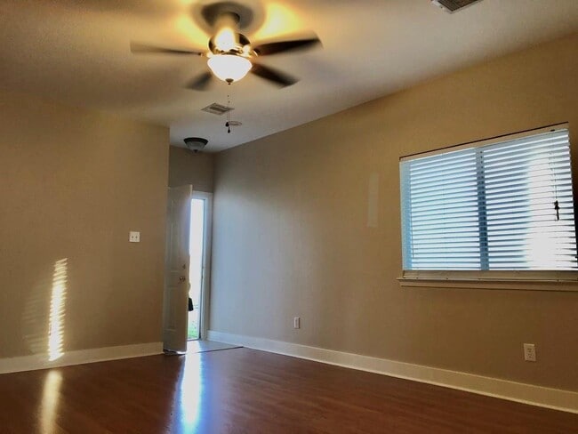 Building Photo - 10838 Cobblecreek Way