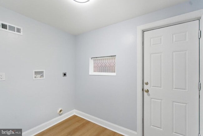 Building Photo - 2114 E Birch St