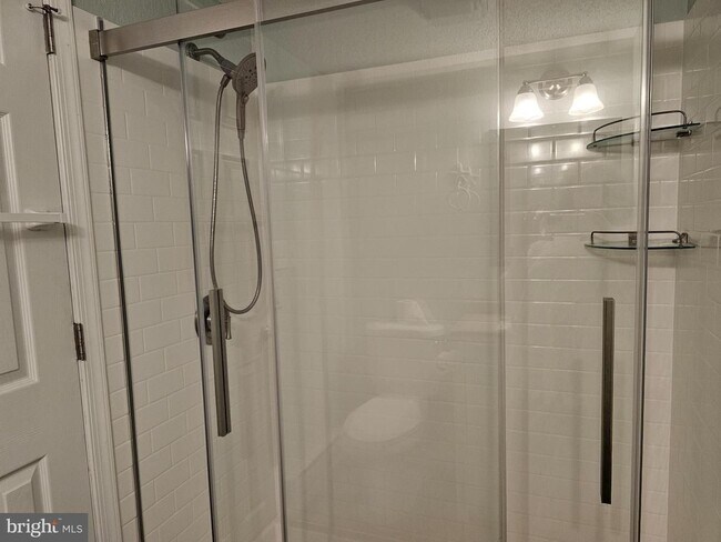 Building Photo - New year round rental mid town Coastal Hwy