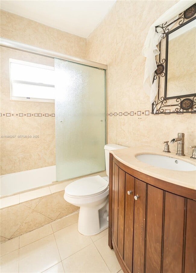 Building Photo - 919 SW 25th Ave