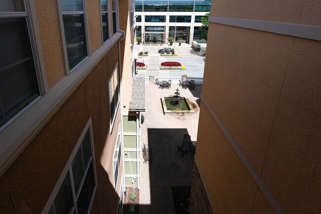 Building Photo - Villa Sonoma Brookhaven