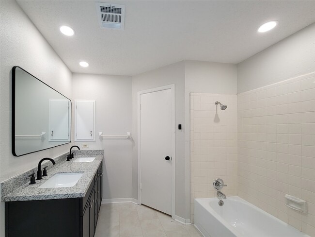 Building Photo - 14403 Cypress Branch Dr