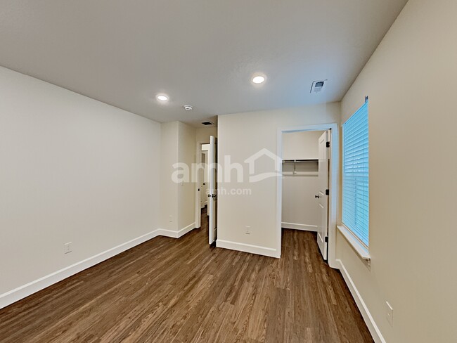 Building Photo - 2430 S Wild Horse Way