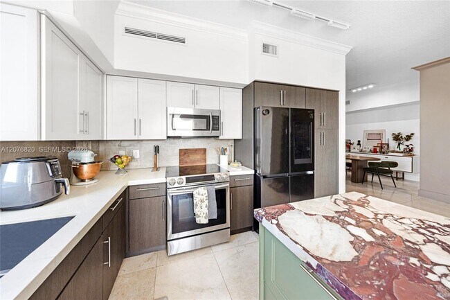 Building Photo - 1745 E Hallandale Beach Blvd