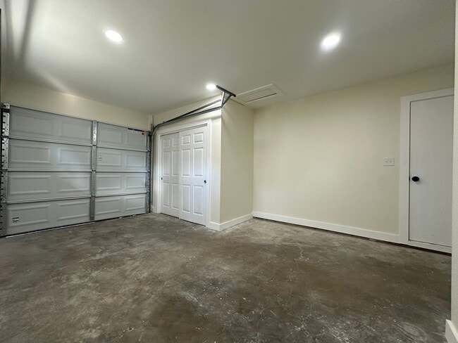 Building Photo - 1517 Bonham Dr
