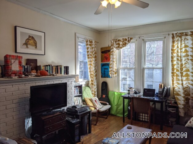 Primary Photo - 15 Glenville Ave
