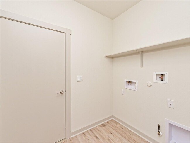 Building Photo - 7512 Daves Landing Dr