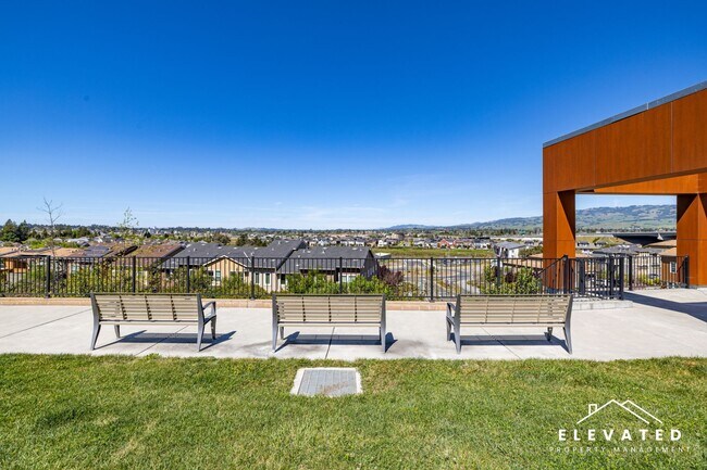 Building Photo - 611 Jade St