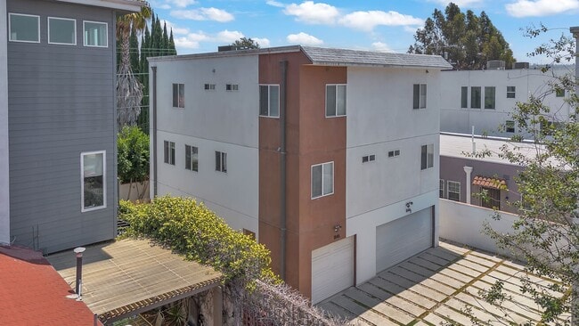 Building Photo - 1846 S Curson Ave