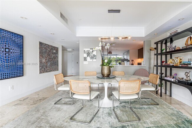 Building Photo - 2627 S Bayshore Dr