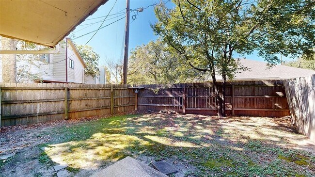 Building Photo - 1002 Verde Dr