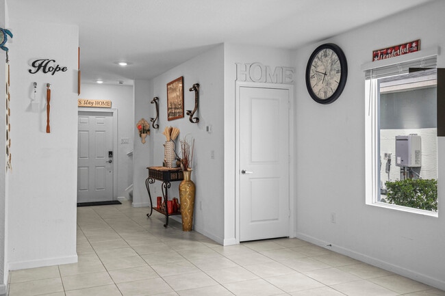 Building Photo - 11164 NW Middle Stream Dr