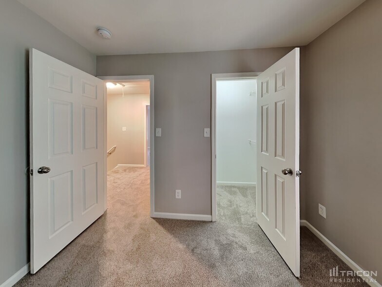 Building Photo - 9835 Veronica Dr