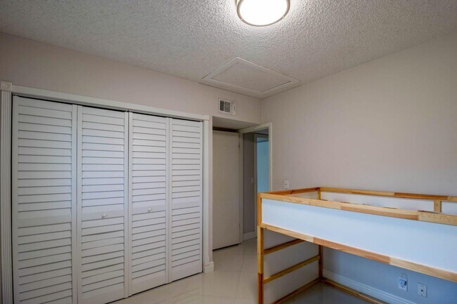 Building Photo - 2358 NW 37th Ave