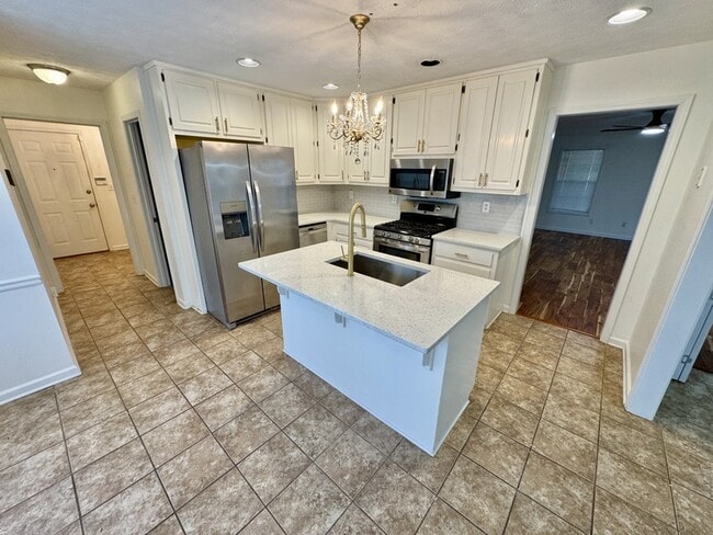 Building Photo - 362 River Point Dr
