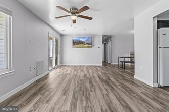 Building Photo - 8730 Grasmere Ct