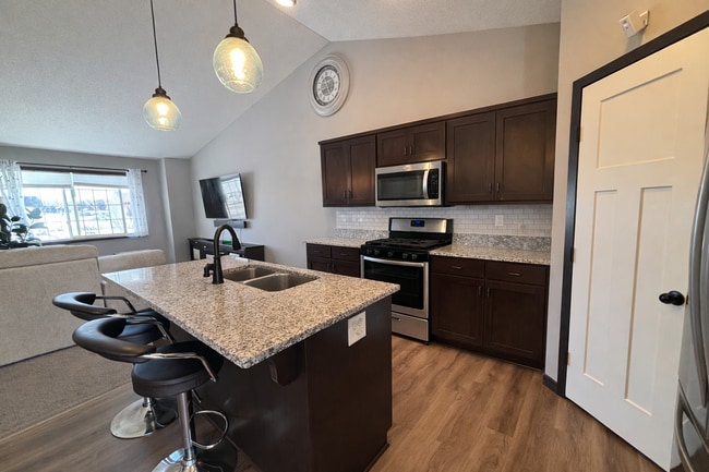 Building Photo - Beautiful 3bed 2bath Including a Master Suite