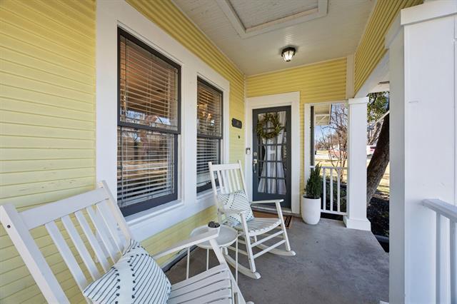 Building Photo - 704 Williams St