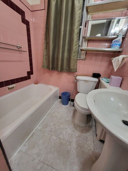 Building Photo - 261 S 63rd St