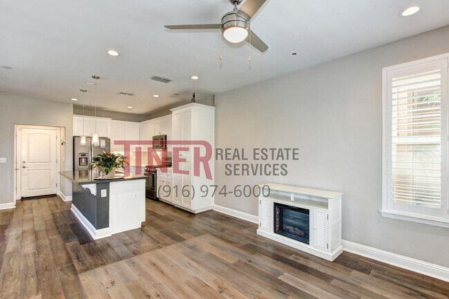 Building Photo - Huntington Sierra Oaks Gem with Fabulous A...