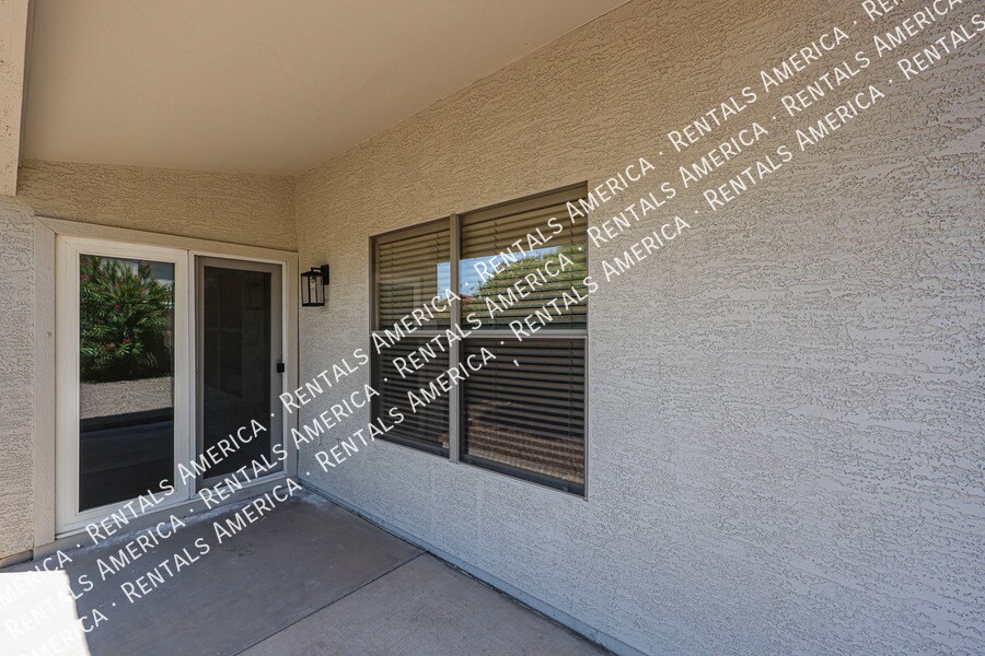 Building Photo - 568 E Sherri Dr