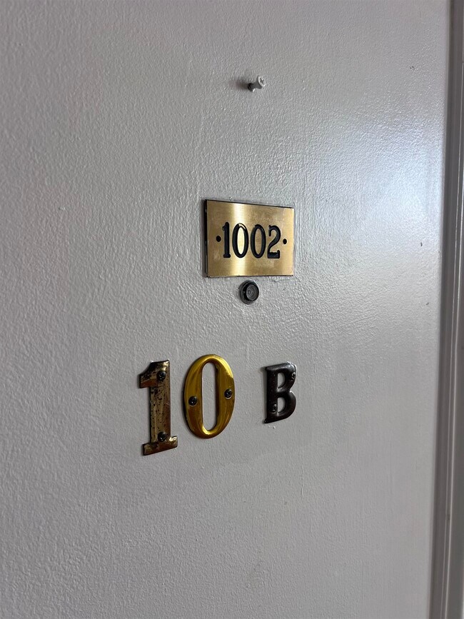 Building Photo - 10 N Main St