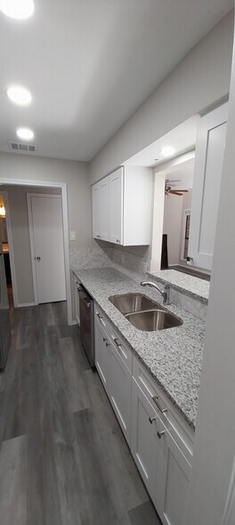 Kitchen - 8539 Holly St