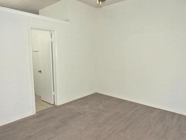 Building Photo - 2107 Creekshire Dr