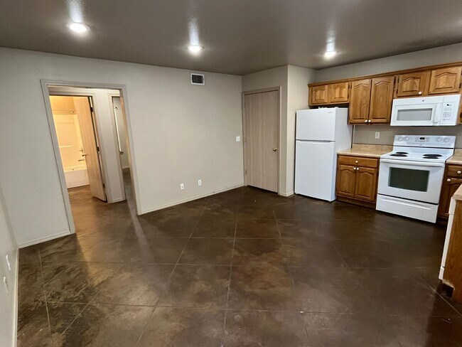 Building Photo - 1123 E 13th St