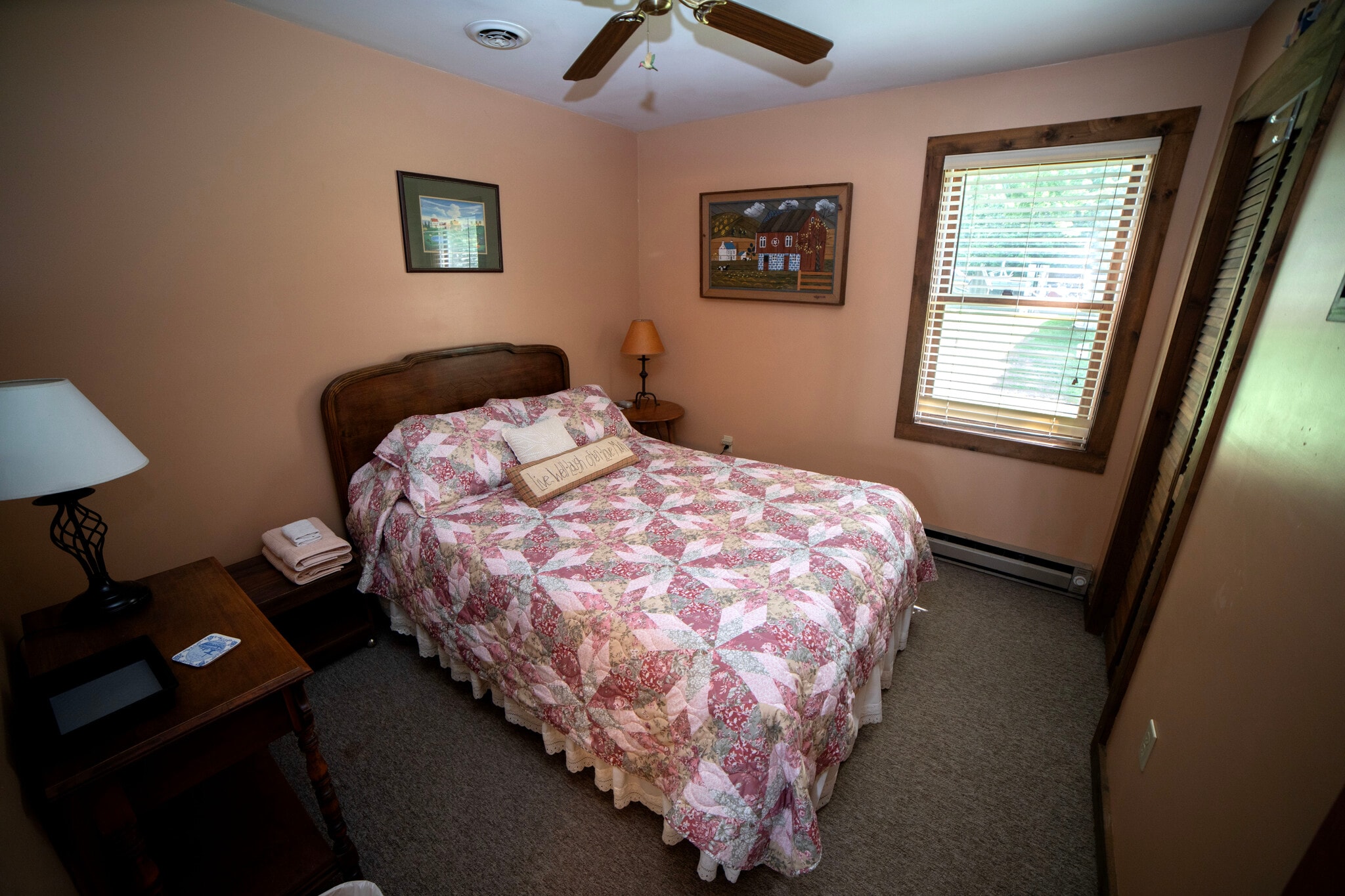 Bedroom with queen bed - 6 Sandy Cv