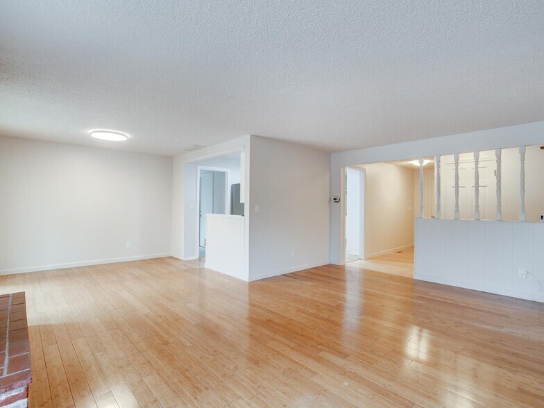 Building Photo - 3902 NE 135th Ave