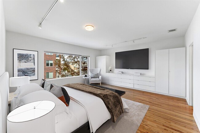 Building Photo - 105 Willard St