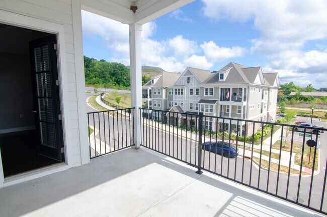 Building Photo - Stunning Condo with Garage space