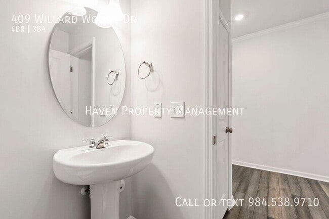 Building Photo - 409 Willard Wds Dr