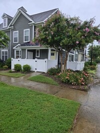 Building Photo - Wow! Incredible Luxury Townhome in Williamsburg!