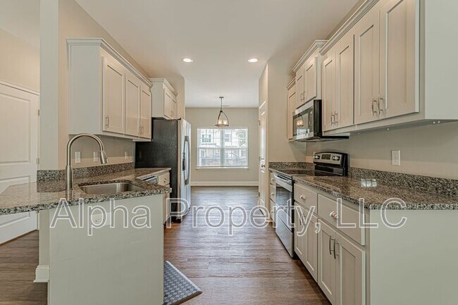 Building Photo - 830 Chartwell Dr