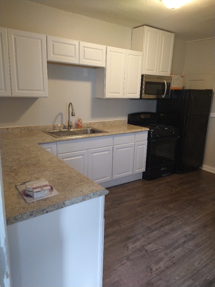 Building Photo - 137 E 2nd St