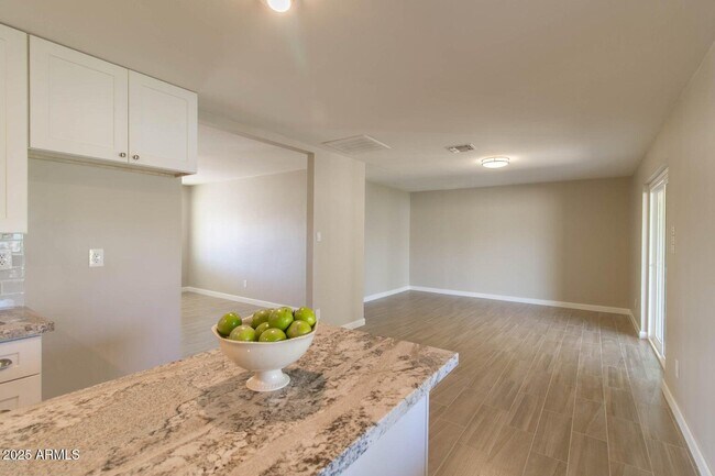 Building Photo - 816 E Seldon Ln