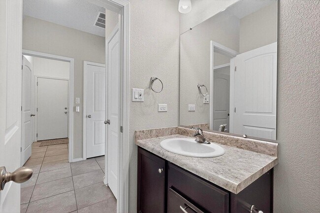 Building Photo - 6736 Tempe Ave NW