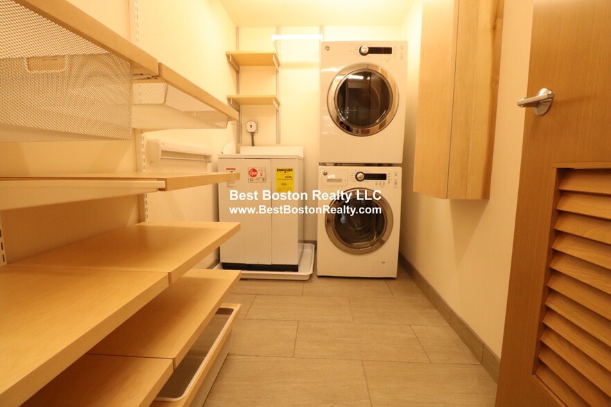 Building Photo - 115 Mt Auburn St